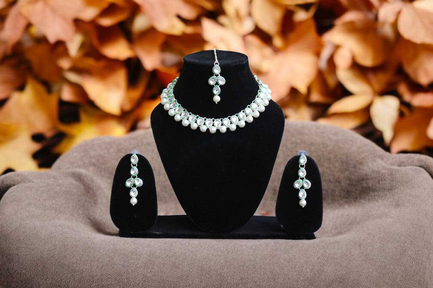 Light Kundan Necklace with Mang Tika