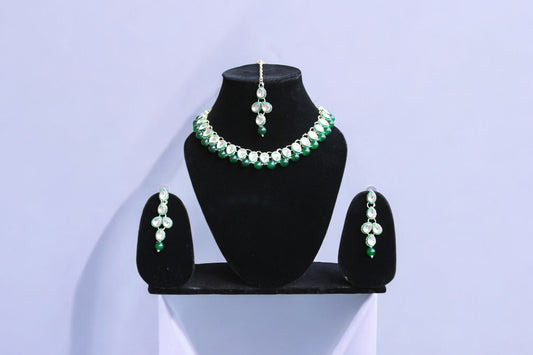 Light Kundan Necklace with Mang Tika